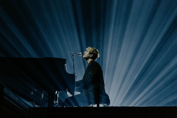 Å dra alene på Tom Odell konsert