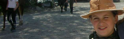 Melinda med cowboyhatt